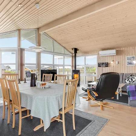 Amazing In With Kitchen Holiday home